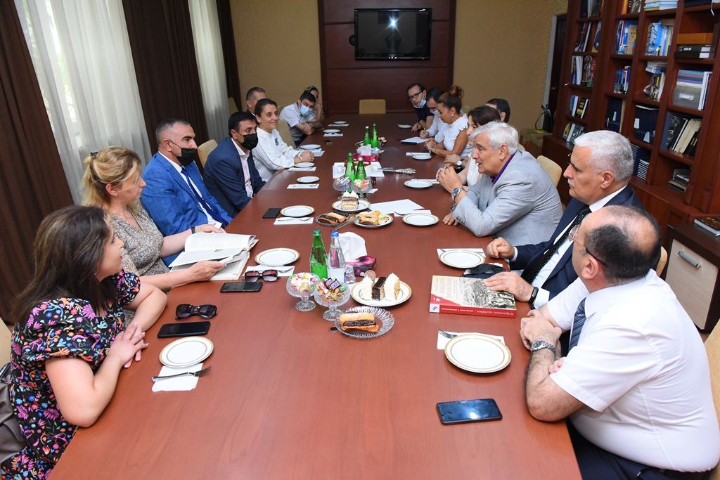 ADU-da Milli Mətbuat Günü münasibəti ilə görüş keçirilib (FOTO) - Gallery Image