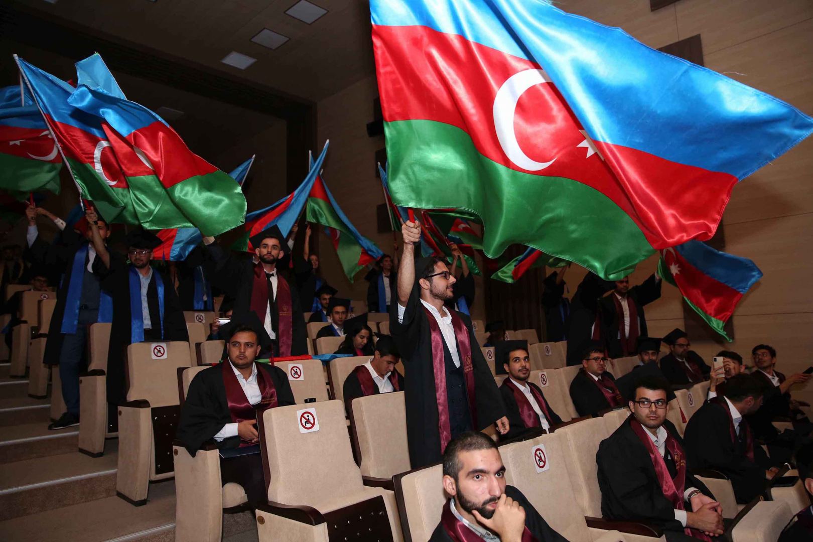 Bakı Ali Neft Məktəbində (BANM) beşinci dəfə “Məzun günü” keçirilib (FOTO) - Gallery Image