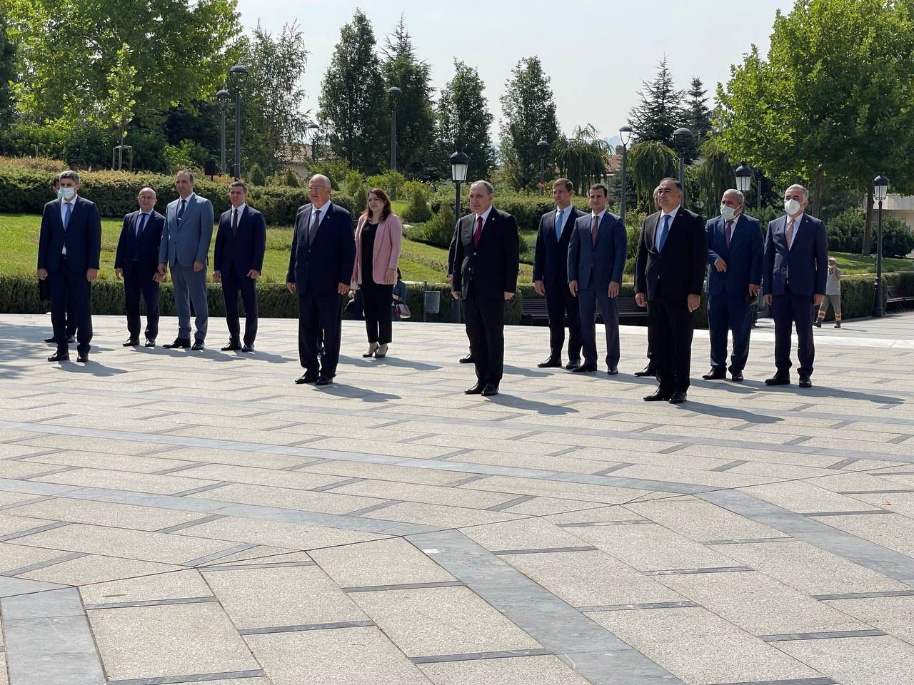 Baş prokuror Ankarada ulu öndər Heydər Əliyevin abidəsini ziyarət edib (FOTO) - Gallery Image