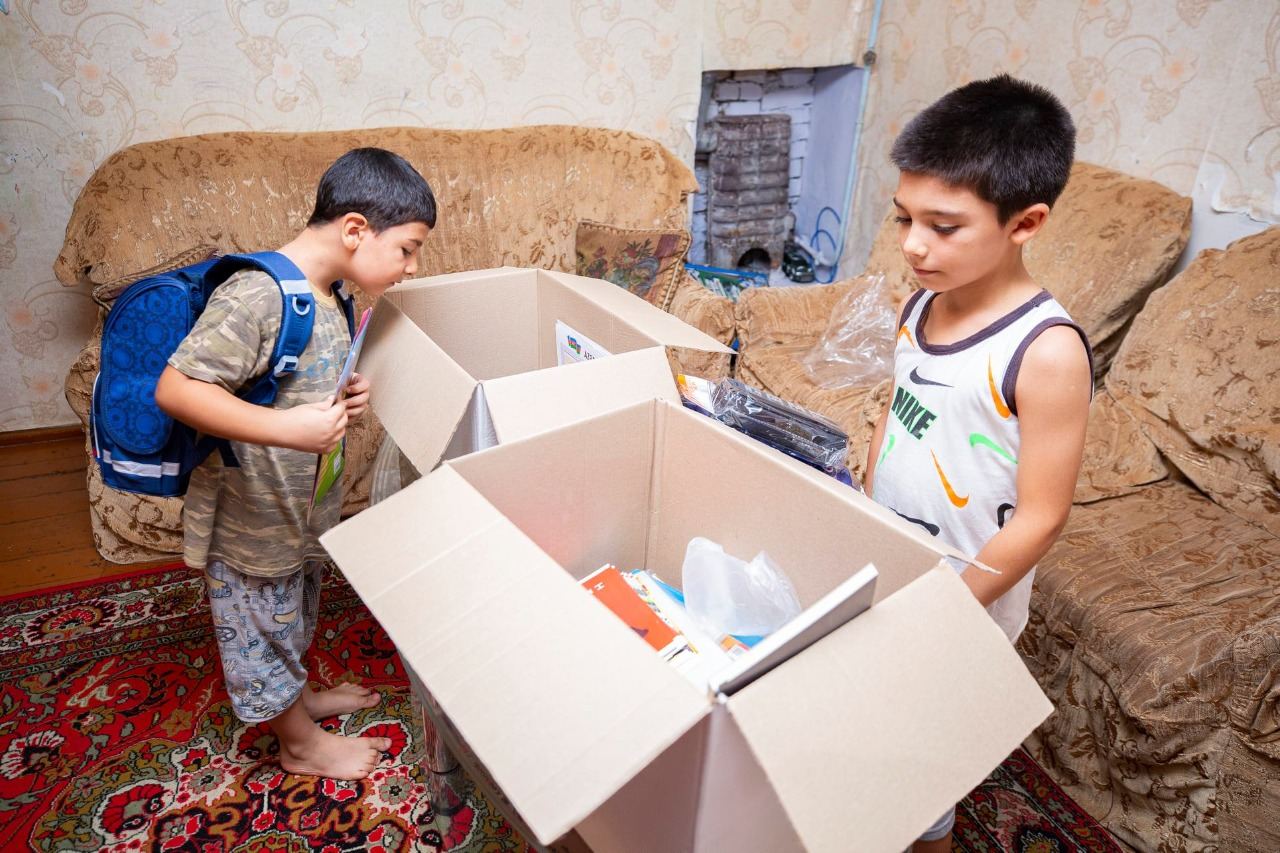 YAŞAT Fondu şəhidlərin məktəbli övladlarına məktəb ləvazimatları verir (FOTO) - Gallery Image