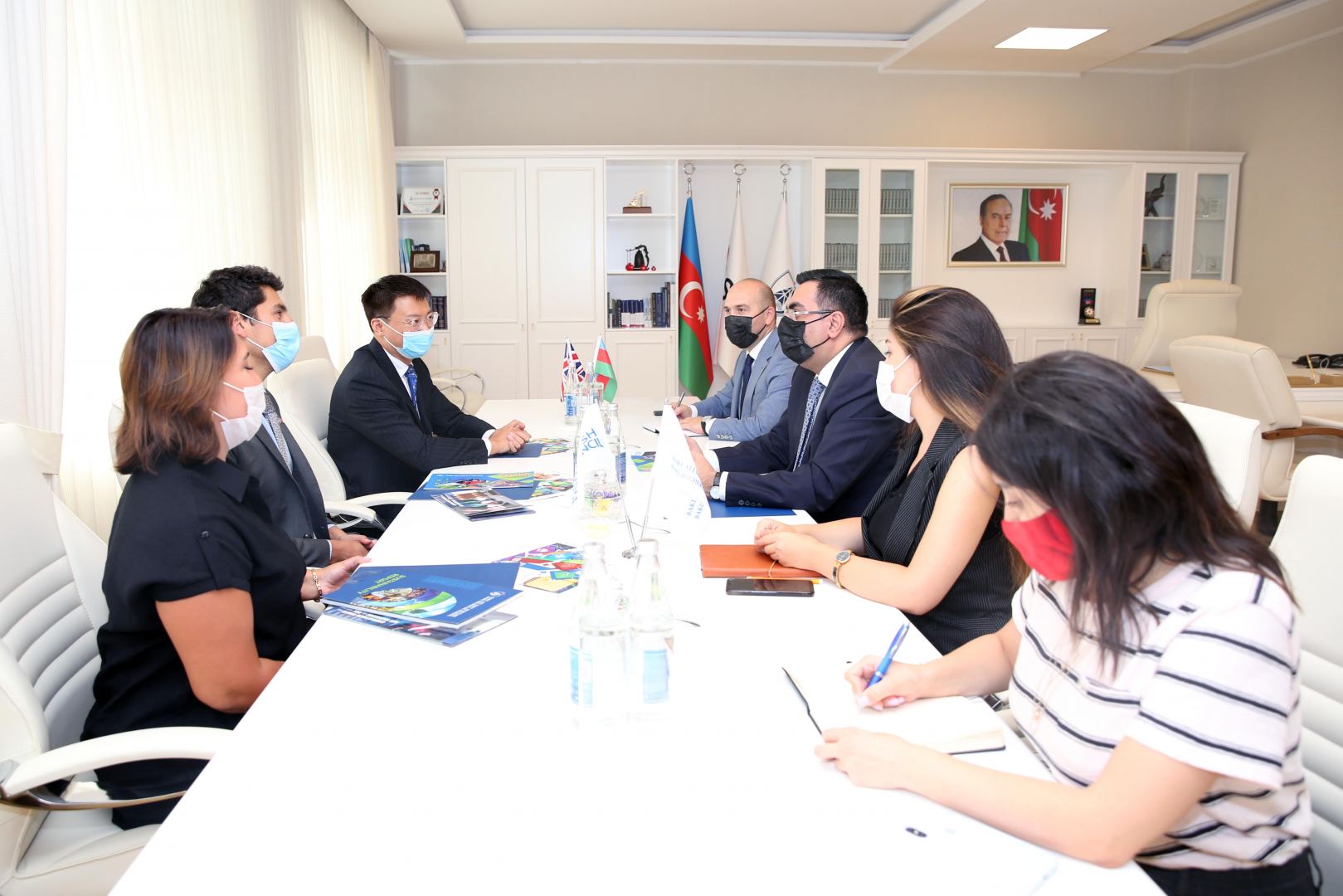 “British Council”ın yeni rəhbəri Bakı Ali Neft Məktəbində olub (FOTO) - Gallery Image