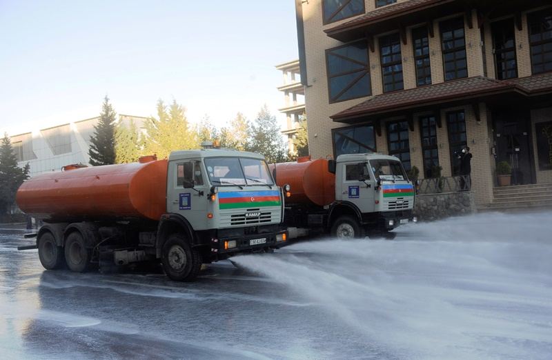 Bakı küçələrində növbəti dezinfeksiya aparılır (FOTO) - Gallery Image