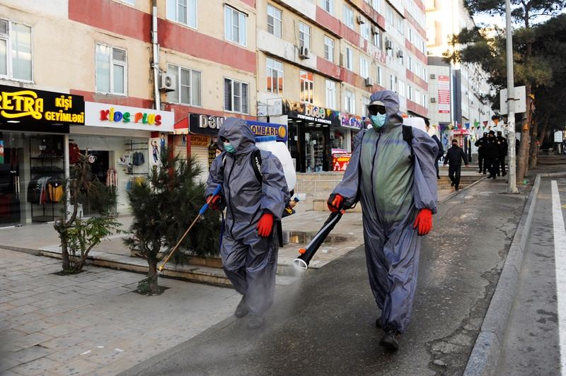 Bakı küçələrində növbəti dezinfeksiya aparılır (FOTO) - Gallery Image