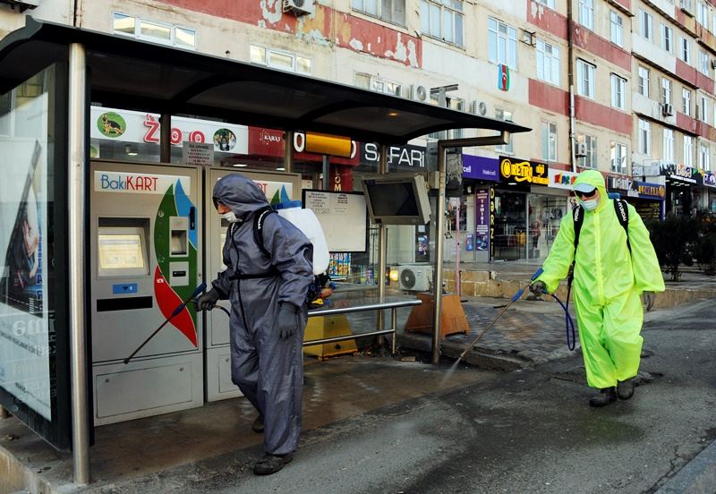 Bakı küçələrində növbəti dezinfeksiya aparılır (FOTO) - Gallery Image