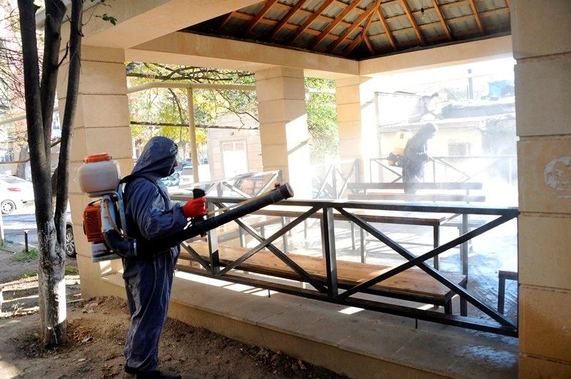 Bakı küçələrində növbəti dezinfeksiya aparılır (FOTO) - Gallery Image