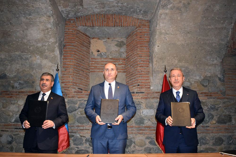 Azərbaycan, Türkiyə və Gürcüstan müdafiə nazirlərinin üçtərəfli görüşü keçirilib (FOTO) - Gallery Image