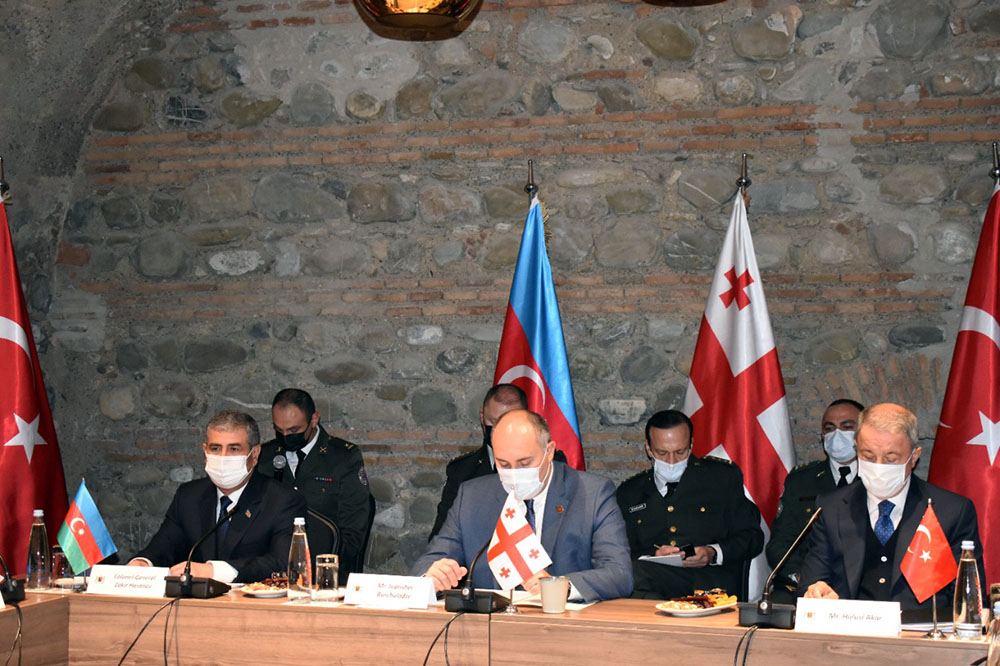 Azərbaycan, Türkiyə və Gürcüstan müdafiə nazirlərinin üçtərəfli görüşü keçirilib (FOTO) - Gallery Image