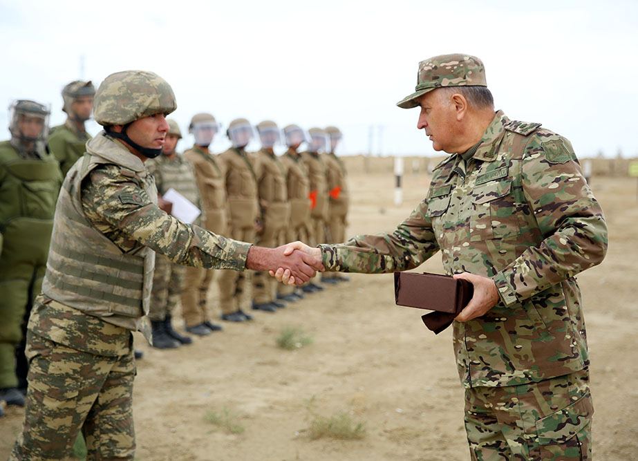 Mühəndis-istehkam qoşunlarının hazırlığı yoxlanılıb (FOTO/VİDEO) - Gallery Image