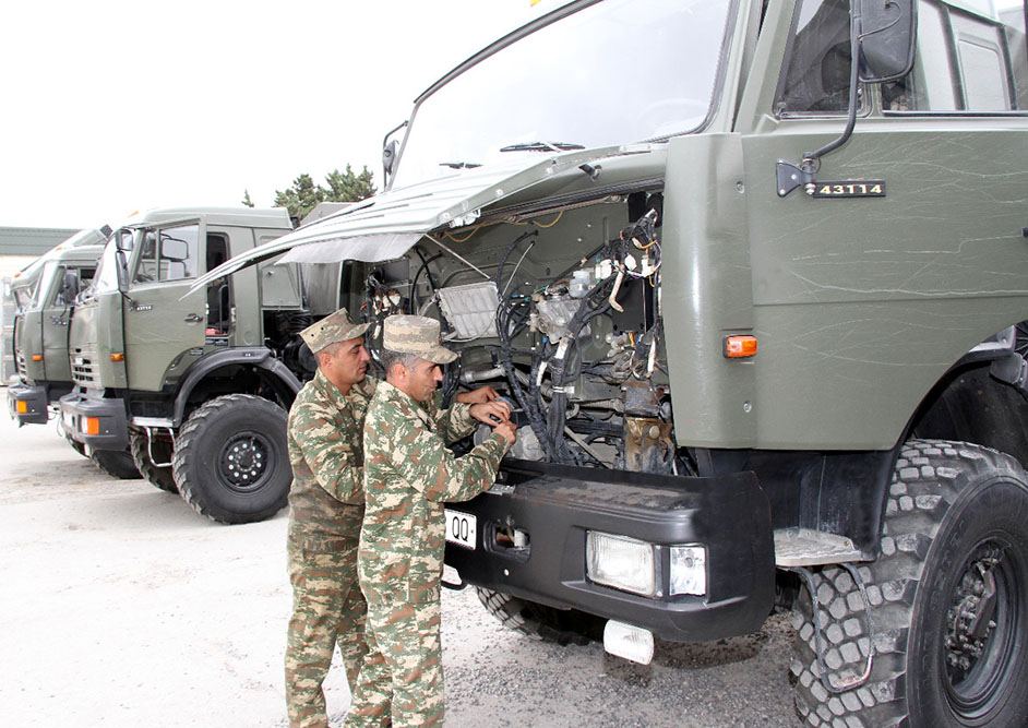 Azərbaycan Ordusunda qış mövsümünə hazırlıq başlayıb (FOTO/VİDEO) - Gallery Image