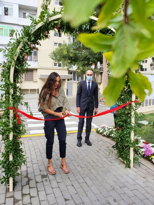 “Bizim həyət” layihəsi çərçivəsində abadlaşdırılan növbəti həyətin açılışı olub (FOTO) - Gallery Image
