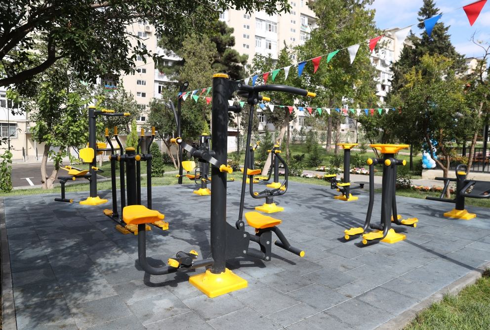 “Bizim həyət” layihəsi çərçivəsində abadlaşdırılan növbəti həyətin açılışı olub (FOTO) - Gallery Image