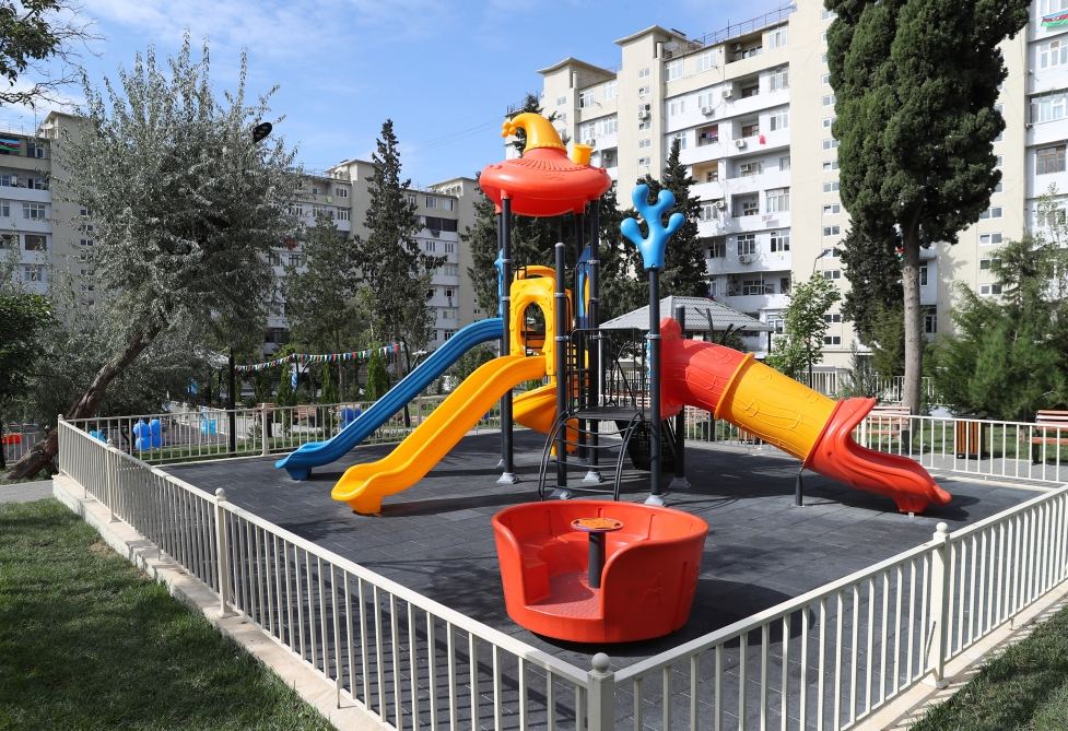 “Bizim həyət” layihəsi çərçivəsində abadlaşdırılan növbəti həyətin açılışı olub (FOTO) - Gallery Image