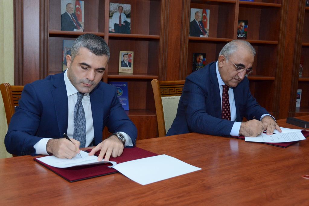 UNEC ilə Bank Respublika arasında anlaşma memorandumu imzalanıb (FOTO) - Gallery Image