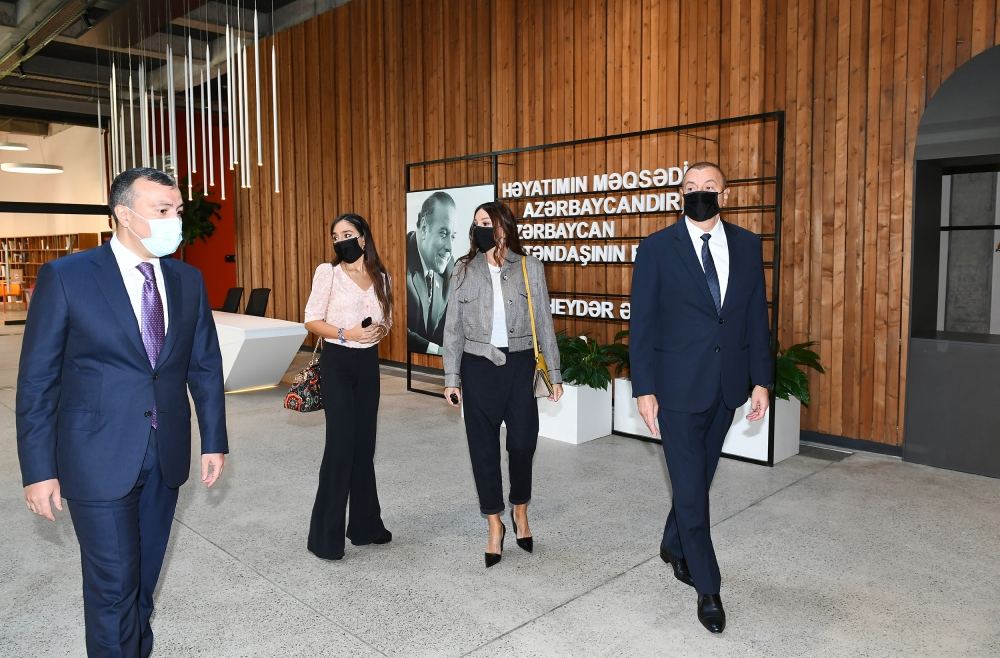 Prezident İlham Əliyev, Birinci xanım Mehriban Əliyeva və qızları Leyla Əliyeva Bakıda DOST İnklüziv İnkişaf və Yaradıcılıq Mərkəzinin açılışında iştirak ediblər (FOTO) (YENİLƏNİB) - Gallery Image