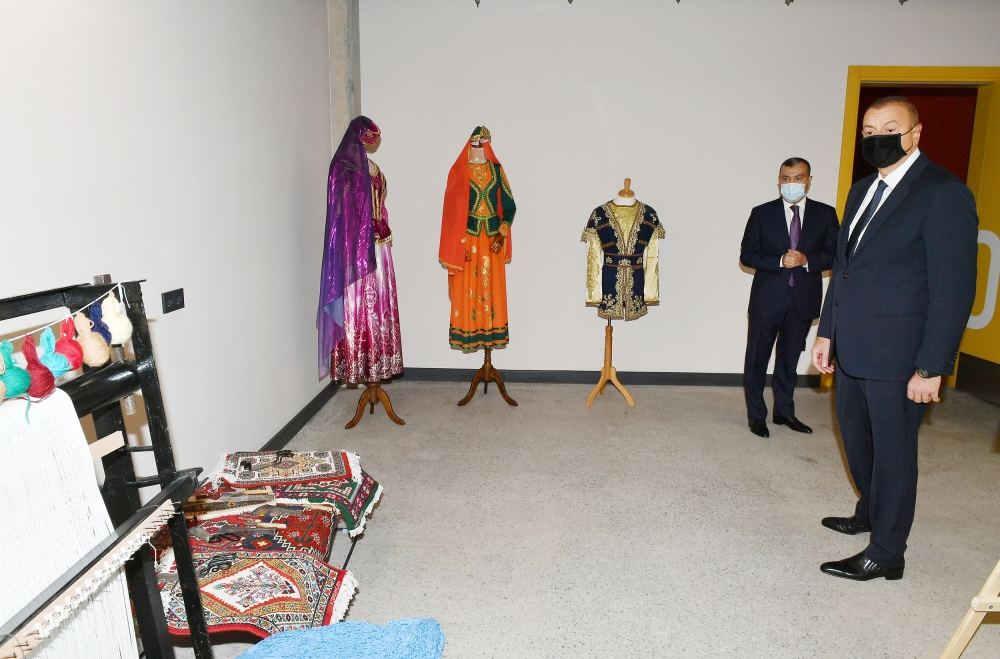 Prezident İlham Əliyev, Birinci xanım Mehriban Əliyeva və qızları Leyla Əliyeva Bakıda DOST İnklüziv İnkişaf və Yaradıcılıq Mərkəzinin açılışında iştirak ediblər (FOTO) (YENİLƏNİB) - Gallery Image