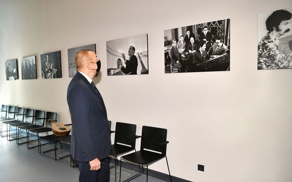 Prezident İlham Əliyev, Birinci xanım Mehriban Əliyeva və qızları Leyla Əliyeva Bakıda DOST İnklüziv İnkişaf və Yaradıcılıq Mərkəzinin açılışında iştirak ediblər (FOTO) (YENİLƏNİB) - Gallery Image