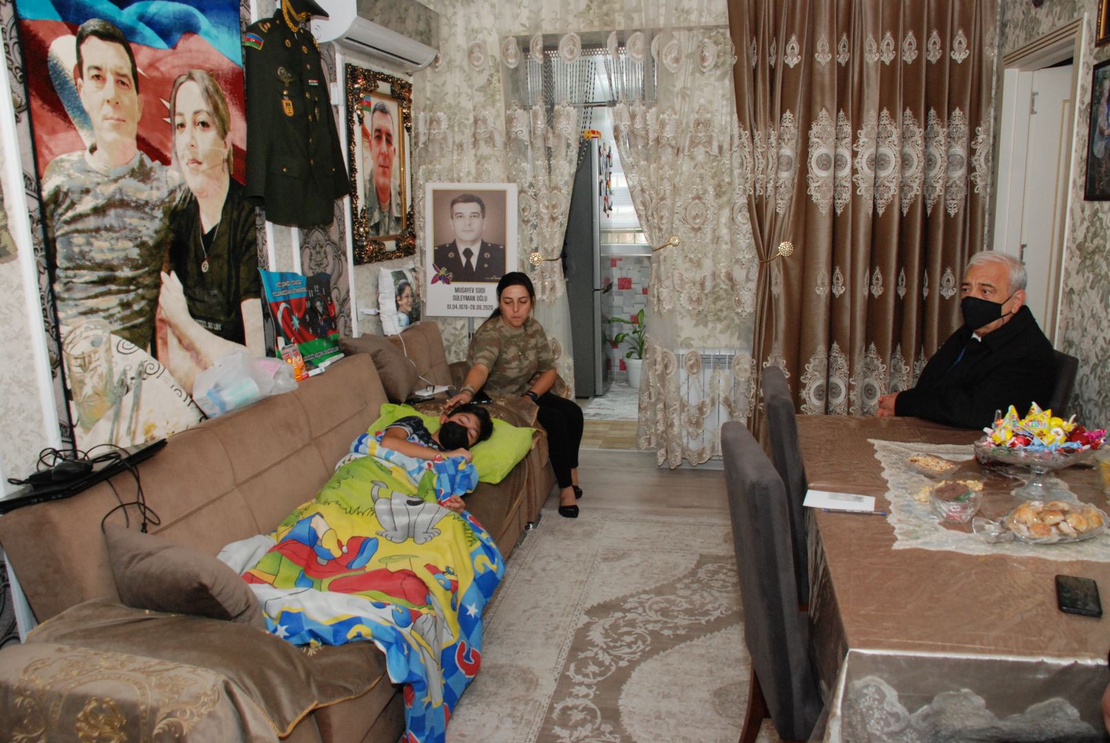 Səttar Möhbalıyev şəhid ailəsinə baş çəkib (FOTO) - Gallery Image