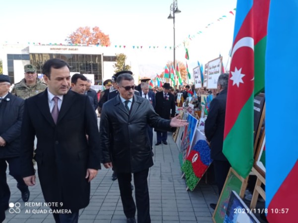 Novruz Aslanov Ismayıllıda “Zəfər günü”nü sakinlərlə birlikdə qeyd etdi - FOTOLAR