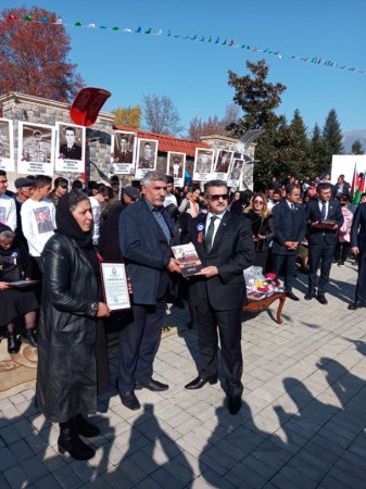 Novruz Aslanov Ismayıllıda “Zəfər günü”nü sakinlərlə birlikdə qeyd etdi - FOTOLAR