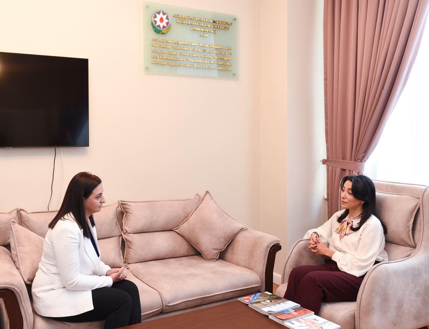 Ombudsman Səbinə Əliyeva “Yüksəliş” müsabiqəsinin qalibi ilə görüşüb (FOTO) - Gallery Image