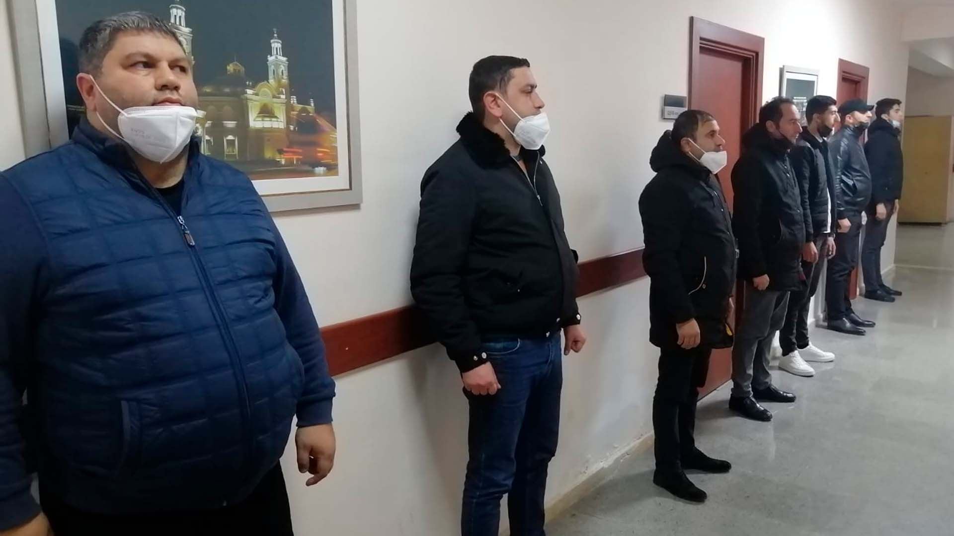 Gecə saatlarında işləyən kafenin sahibi və müştəriləri cərimələnib (FOTO) - Gallery Image