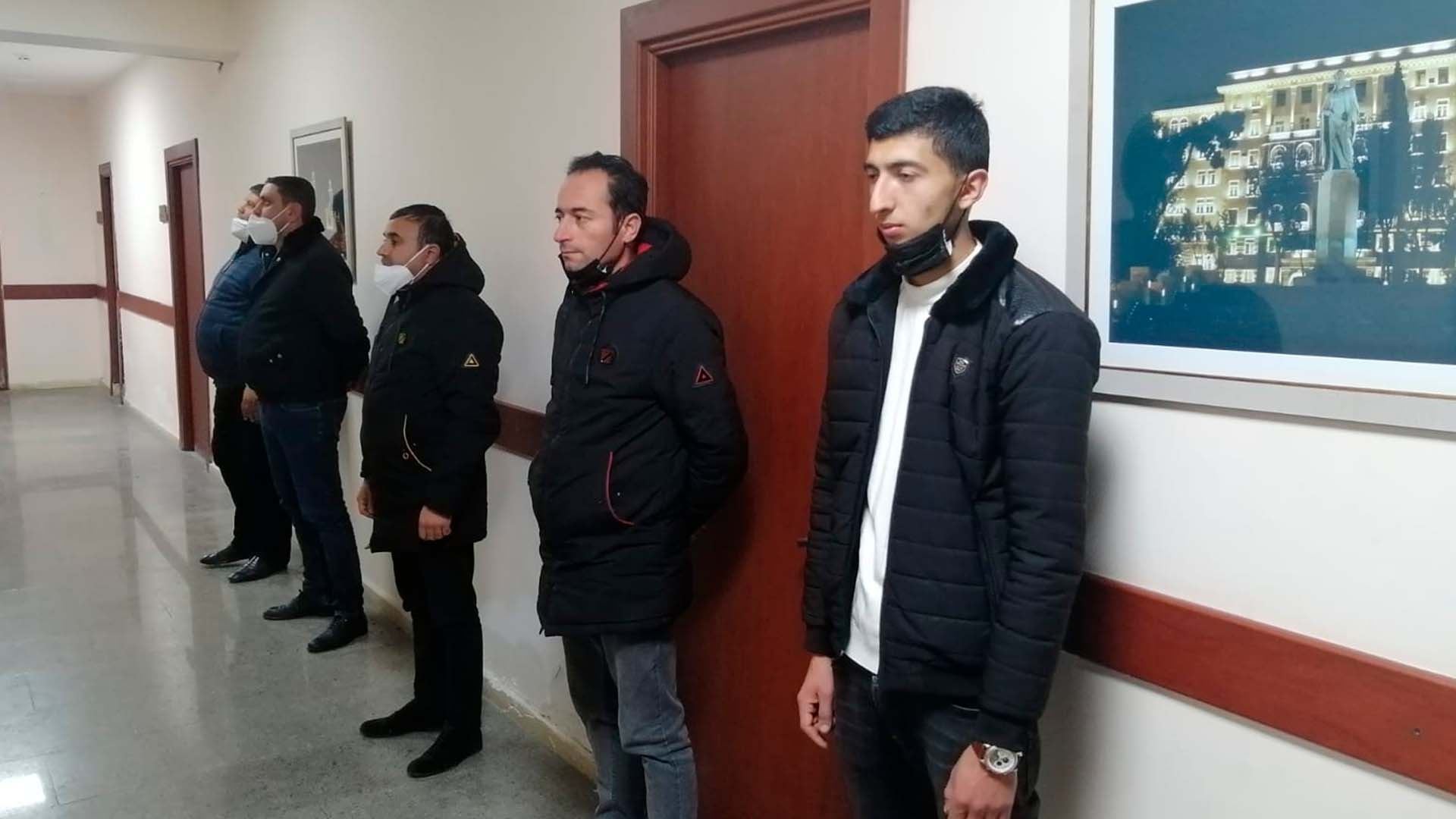 Gecə saatlarında işləyən kafenin sahibi və müştəriləri cərimələnib (FOTO) - Gallery Image