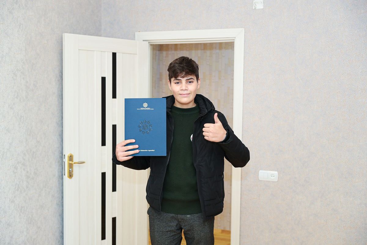Valideyn himayəsindən məhrum bir qrup gəncə mənzil verilib (FOTO) - Gallery Image