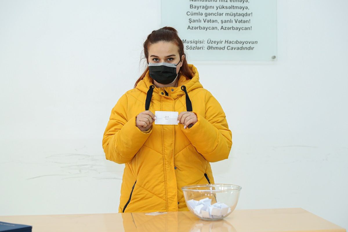 Valideyn himayəsindən məhrum bir qrup gəncə mənzil verilib (FOTO) - Gallery Image