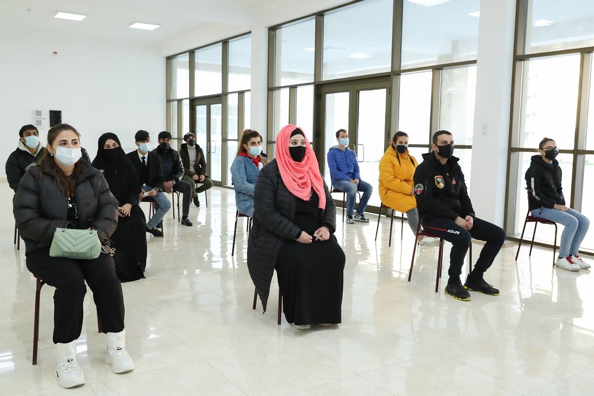 Valideyn himayəsindən məhrum bir qrup gəncə mənzil verilib (FOTO) - Gallery Image