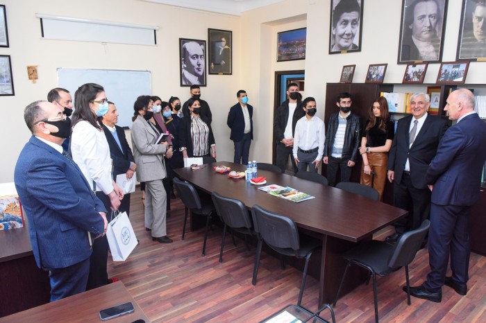 Kamal Abdulla serbiyalı səfirlə görüşdü- FOTOLAR Kamal Abdulla serbiyalı səfirlə görüşdü- FOTOLAR