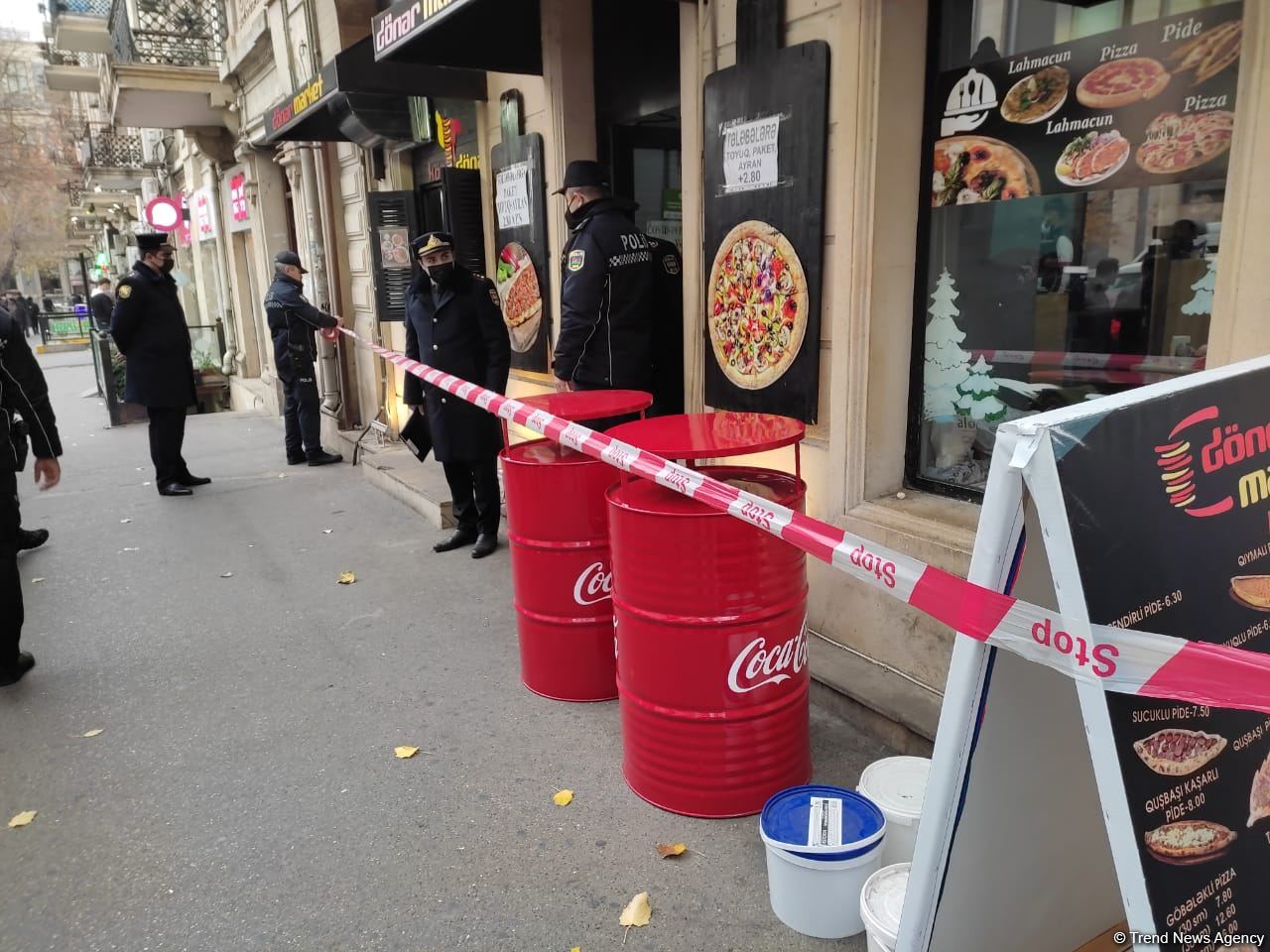 8 nəfərin zəhərləndiyi dönərxana bağlandı (FOTO) - Gallery Image