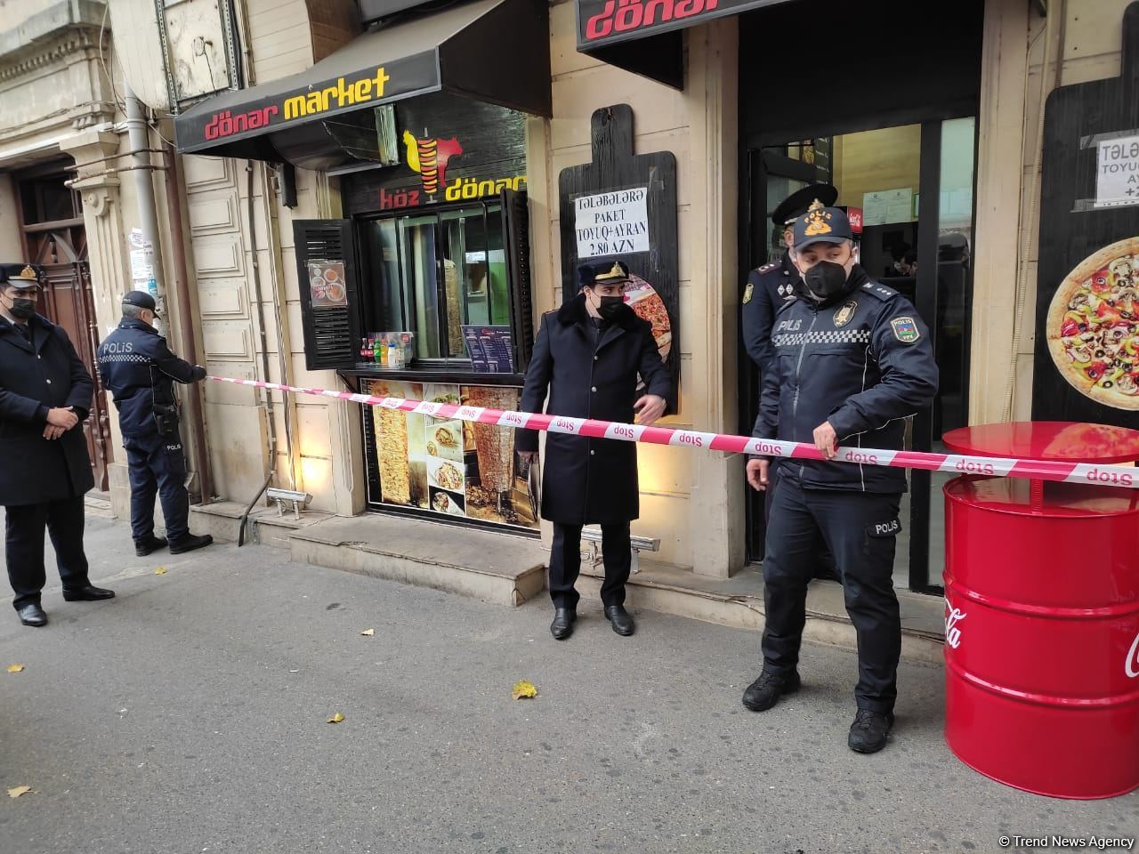 8 nəfərin zəhərləndiyi dönərxana bağlandı (FOTO) - Gallery Image