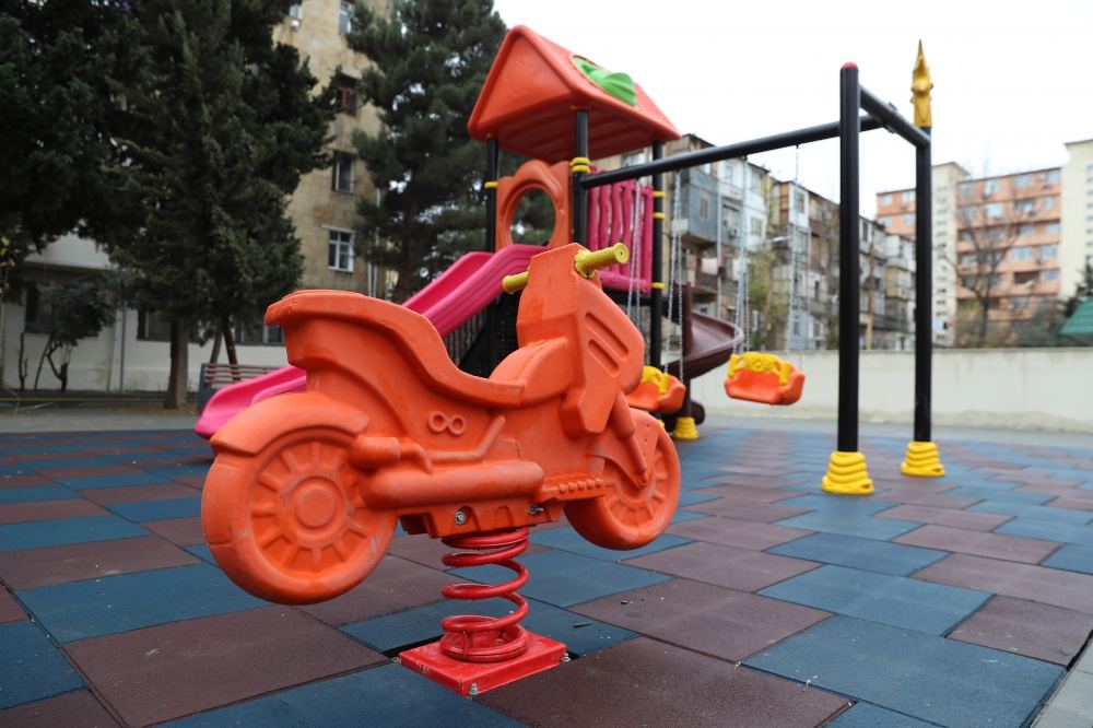 Bakının Nizami rayonunda növbəti abad həyət istifadəyə verilib (FOTO) - Gallery Image