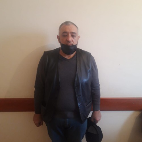 Parkda narkotik satan gözətçi saxlanıldı- FOTOLAR