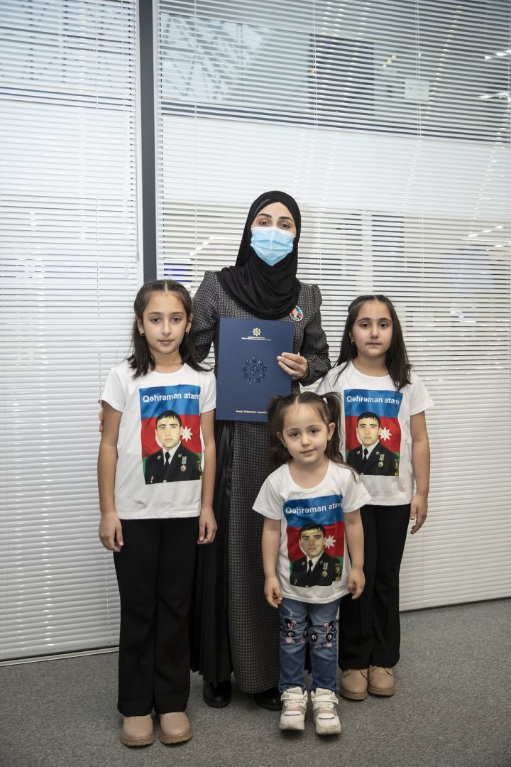 Bu gün daha 50 şəhid ailəsi və müharibə əlilinə mənzil verilib (FOTO) - Gallery Image