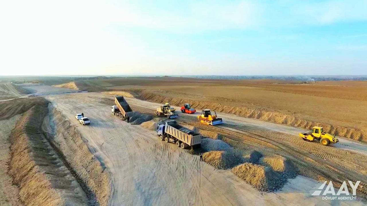 Əhmədbəyli-Füzuli-Şuşa avtomobil yolunun tikintisi sürətlə davam etdirilir (FOTO) - Gallery Image