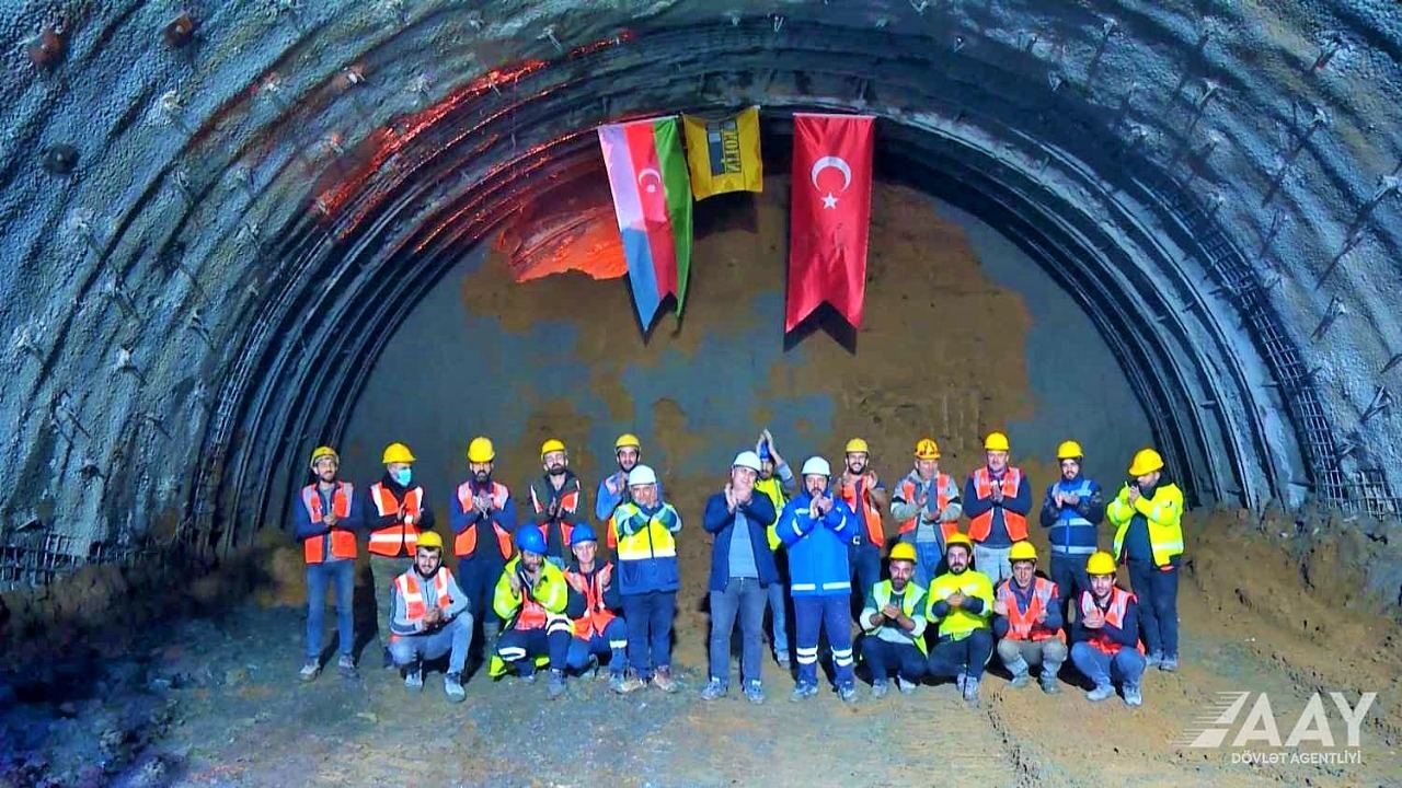 Əhmədbəyli-Füzuli-Şuşa avtomobil yolunun tikintisi sürətlə davam etdirilir (FOTO) - Gallery Image