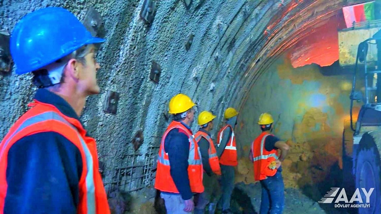 Əhmədbəyli-Füzuli-Şuşa avtomobil yolunun tikintisi sürətlə davam etdirilir (FOTO) - Gallery Image