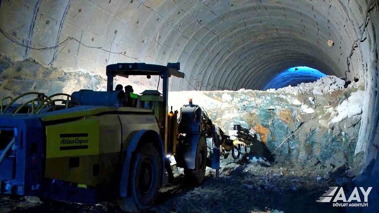 Əhmədbəyli-Füzuli-Şuşa avtomobil yolunun tikintisi sürətlə davam etdirilir (FOTO) - Gallery Image