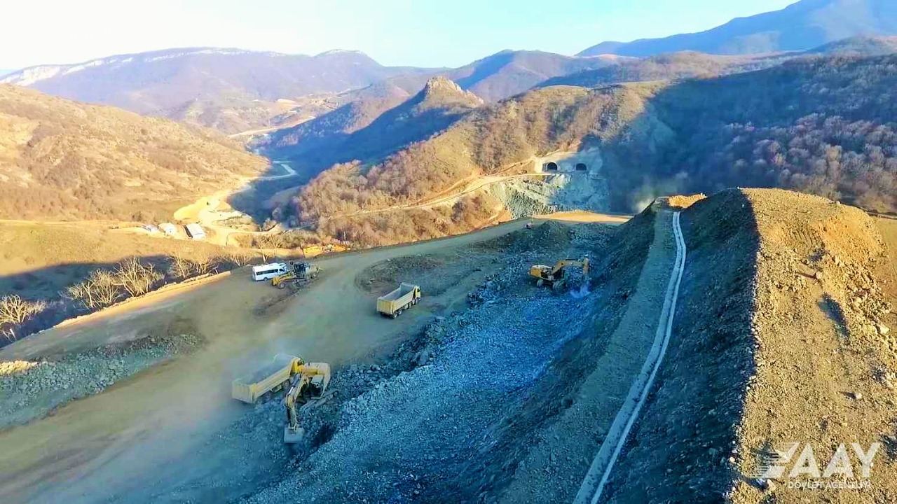 Əhmədbəyli-Füzuli-Şuşa avtomobil yolunun tikintisi sürətlə davam etdirilir (FOTO) - Gallery Image