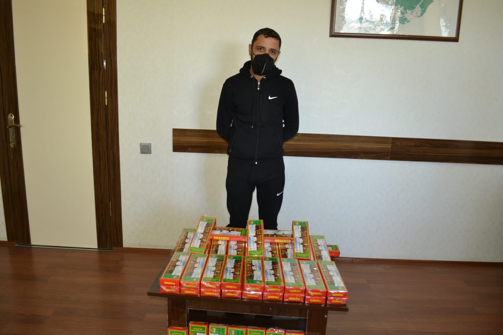Mingəçevirdən Balakənə pirotexniki vasitələri satmağa gələn şəxslər saxlanılıb (FOTO) - Gallery Image