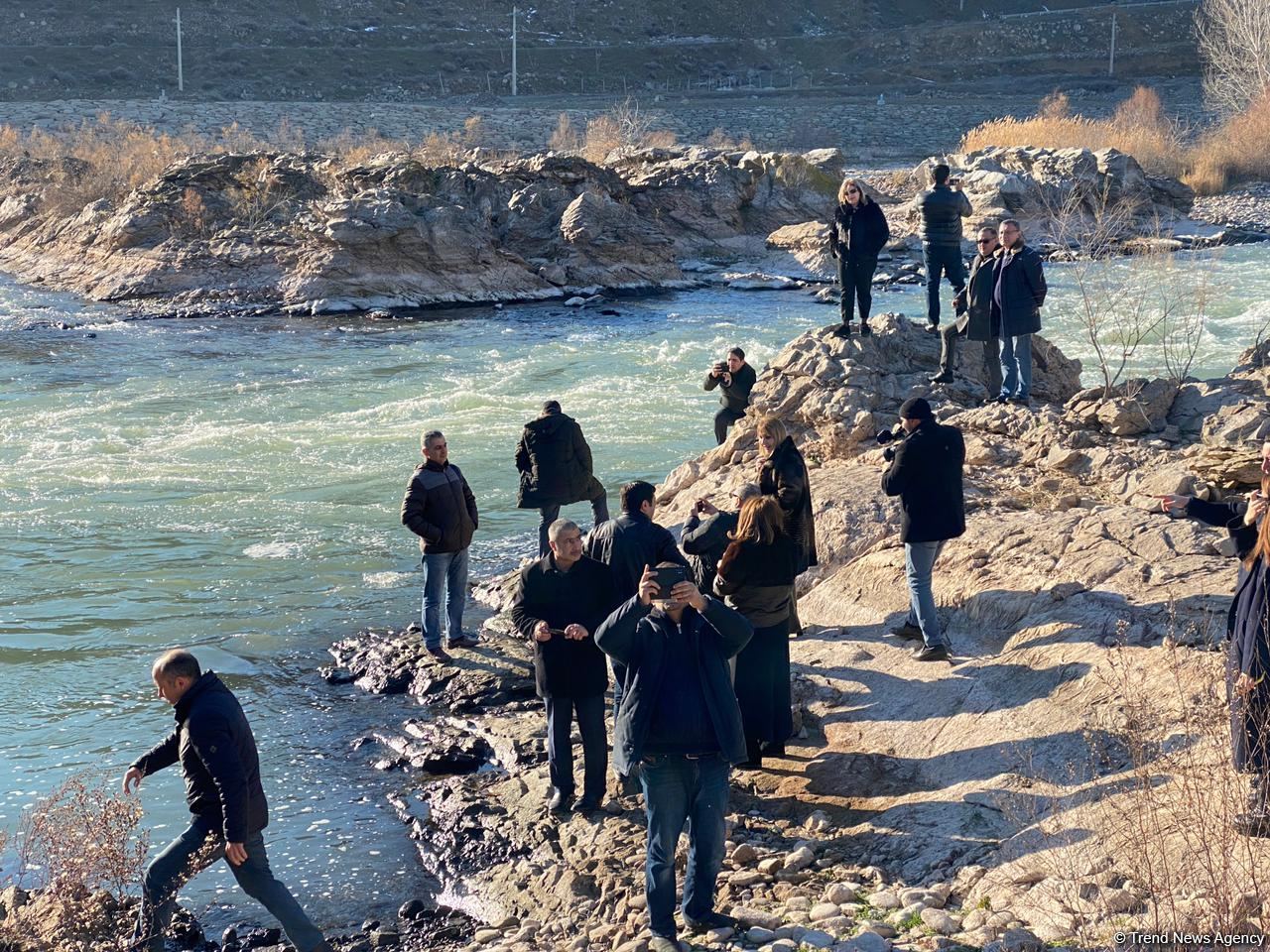 Azərbaycanda fəaliyyət göstərən QHT-lərin Xudafərinə səfəri başlayıb - Gallery Image