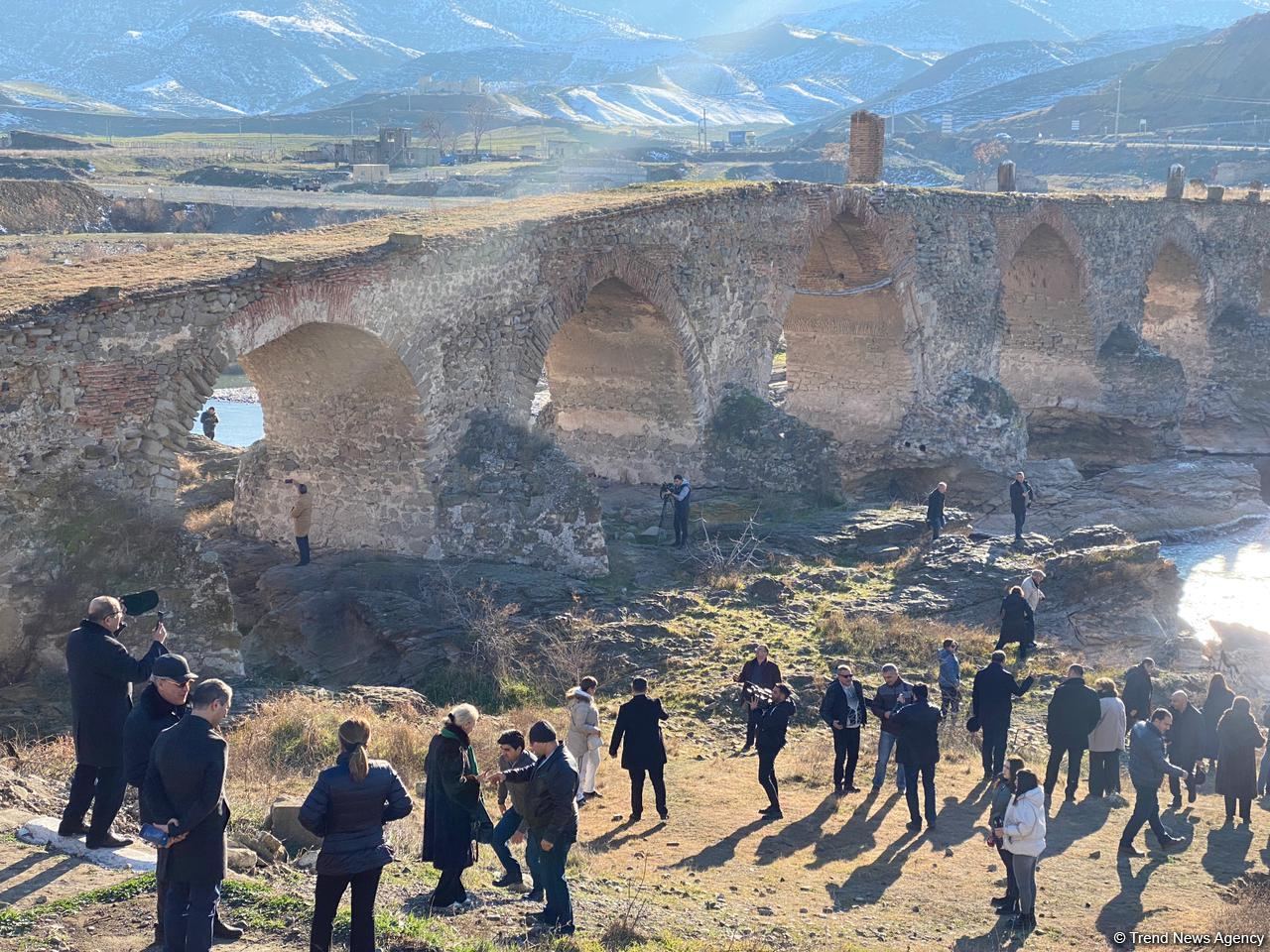 Azərbaycanda fəaliyyət göstərən QHT-lərin Xudafərinə səfəri başlayıb - Gallery Image