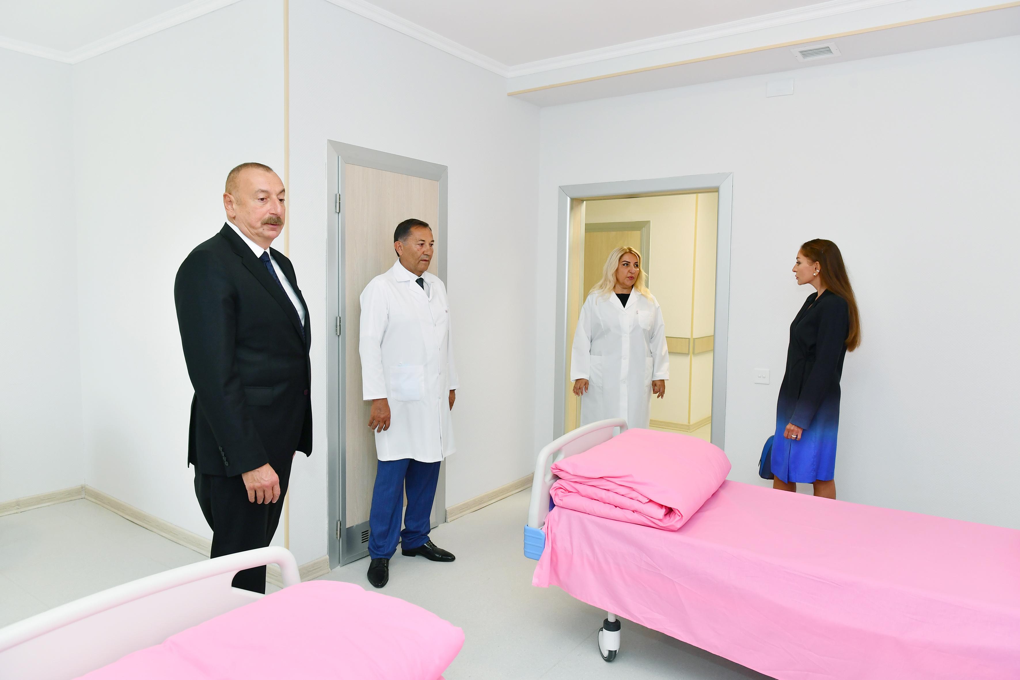 Prezident xanımı ilə doğum evində yaradılan şəraitlə tanış oldu Prezident xanımı ilə doğum evində yaradılan şəraitlə tanış oldu