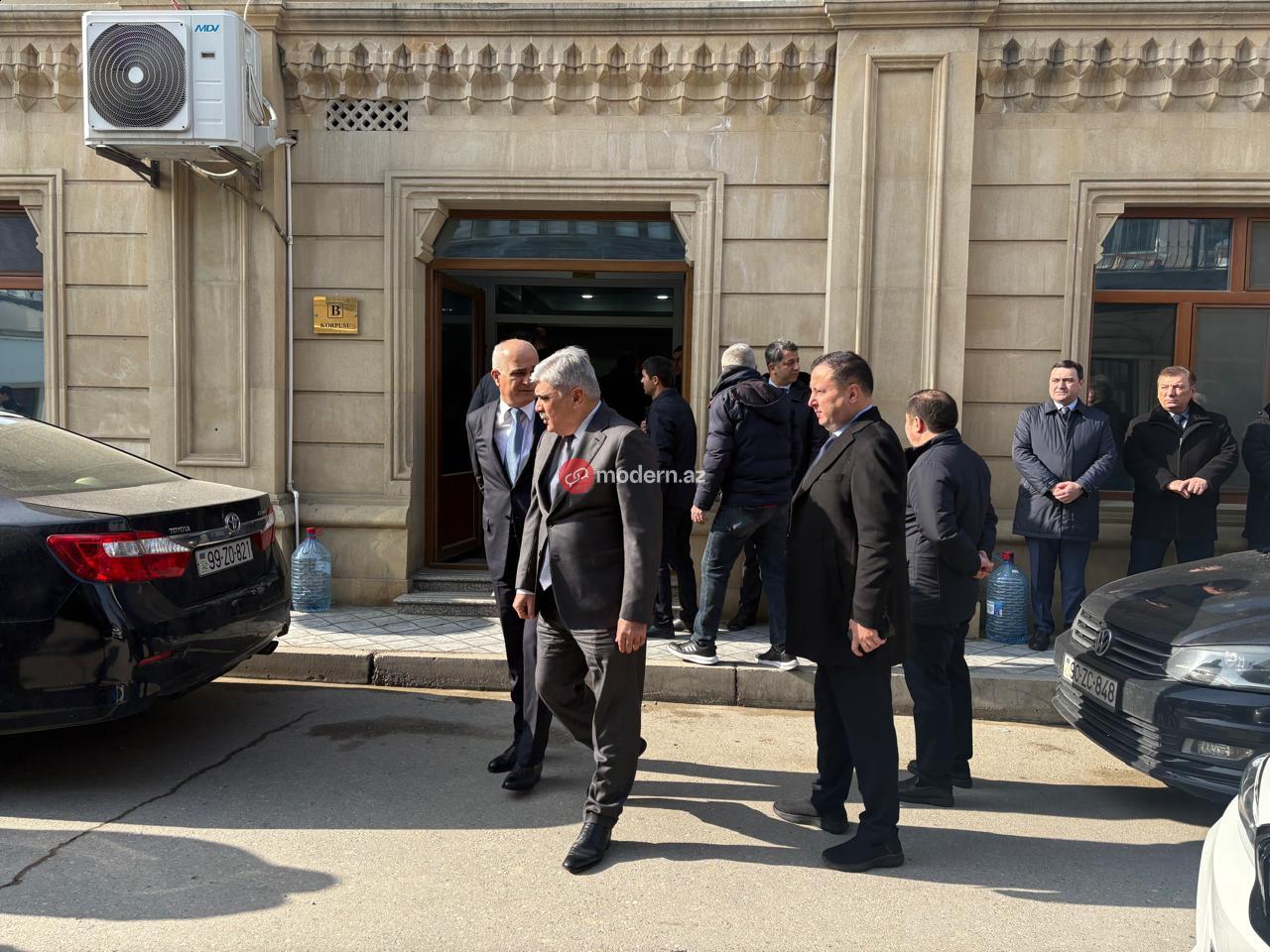 Sahibə Qafarovanın qardaşının vida mərasimi keçirilir - FOTOLAR 7 1679091c5a880faf6fb5e6087eb1b2dc