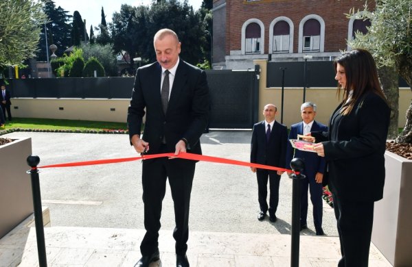Prezident yeni səfirlik binasının açılışında - FOTOLAR (YENİLƏNİB)