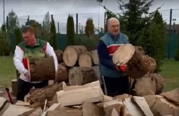 Lukaşenko Avropa üçün odun doğradı - VİDEO