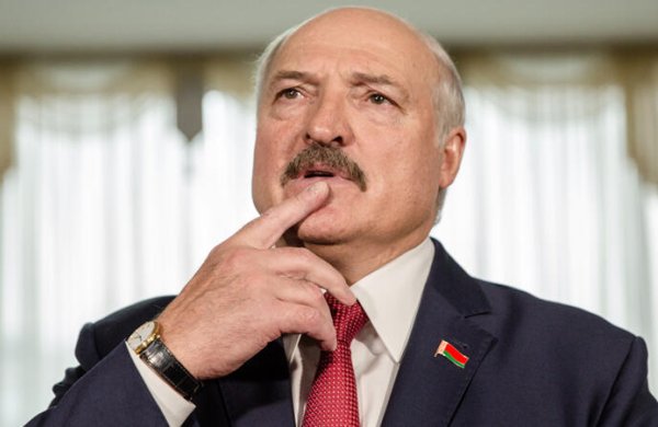 Zelenski Lukaşenkonun xanımına sanksiya tətbiq edib