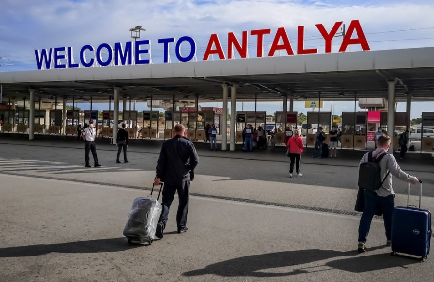Antalya aeroportunda rus turistlər arasında İNSİDENT