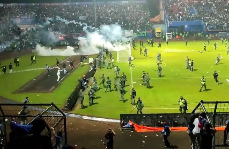 Stadionda baş verən iğtişaşda 32 uşaq ölüb